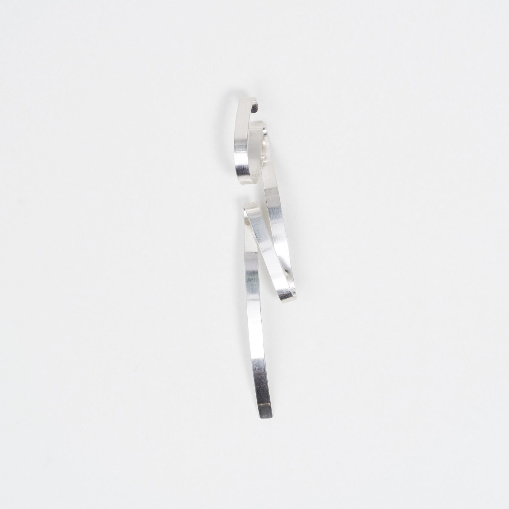 フラットリボンイヤーカフ　<br>FLAT RIBBON EAR CUFF